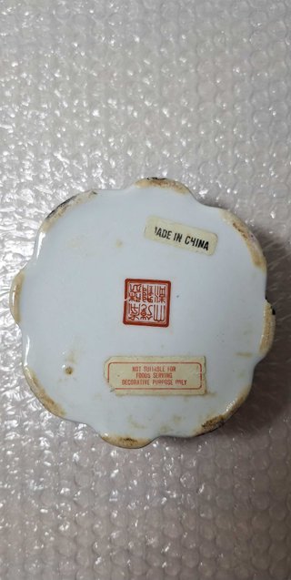Cajita de porcelana china Famille Rose