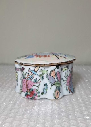 Cajita de porcelana china Famille Rose