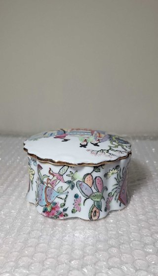 Cajita de porcelana china Famille Rose
