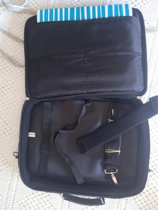 Maletín portátil compartimentos