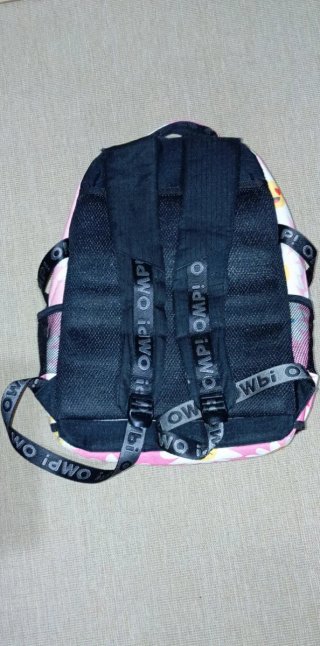 Mochila Oh My Pop! flores y emojis