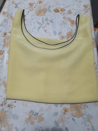 Top in Seta Giallo con Bordi Blu