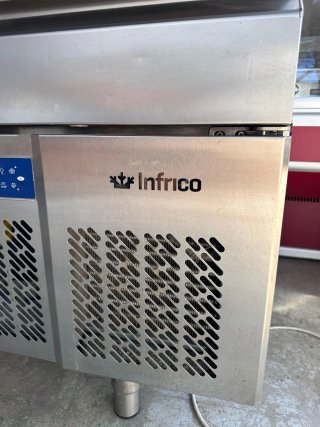 Mesa Refrigerada Infrico 175 cm