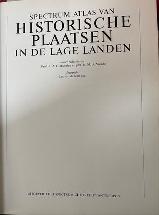 Libro histórico de Los Países Bajos.