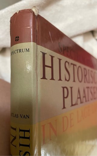 Libro histórico de Los Países Bajos.