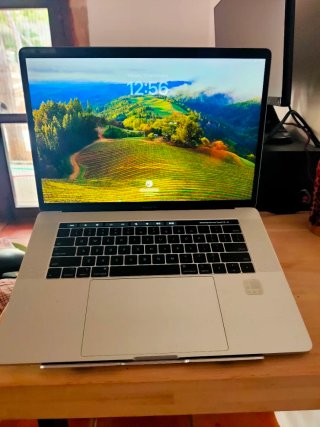 MacBook Pro 15" (2018) | i7 6 Núcleos | 16GB l 4GB