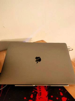 MacBook Pro 15" (2018) | i7 6 Núcleos | 16GB l 4GB