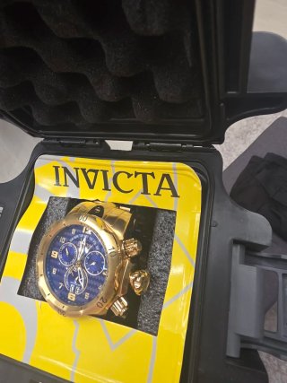 Reloj Invicta Dorado y Azul