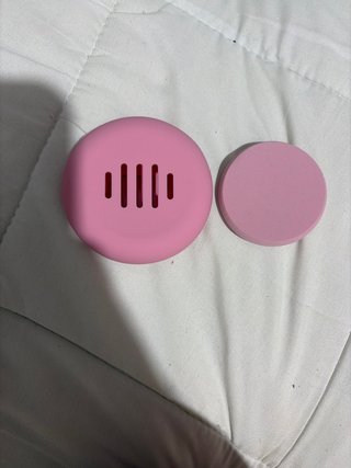 Esponja de maquillaje y estuche rosa