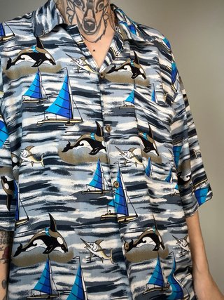 Camisa Hawaiana Orcas y Velero