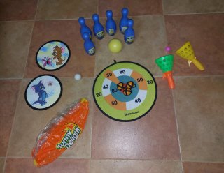Lote juegos verano: bolos, diana, etc.