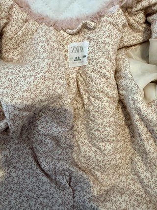 Chaqueta Zara Rosa Peluda Talla de 3 a 6 meses.