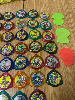 Lote de tazos invizimals