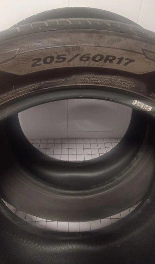 2 Neumáticos HANKOOK Usados 205/60 R17  97W