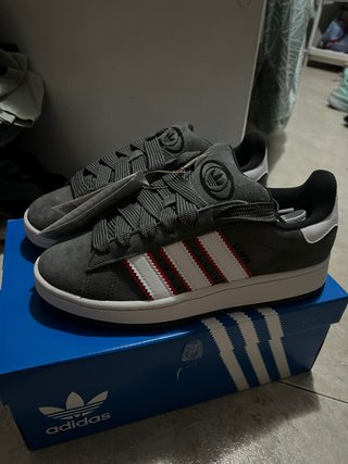 Adidas Campus 00s Hombre Gris/Blanco/Rojo