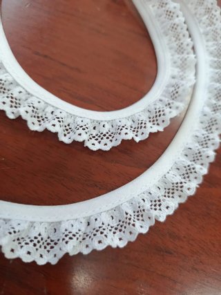 Puntilla con vivo blanco