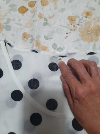 Top cotone bianco pois neri