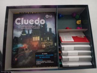 CLUEDO - Traición en la Mansión Tudor