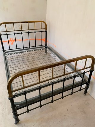 Cama de hierro forjado vintage