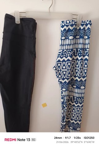 Pack 2 leggings: negro/naranja y estampado