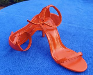 Sandalias tacón Bershka naranja talla 37