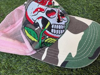 Gorra Camuflaje Calavera Rosa
