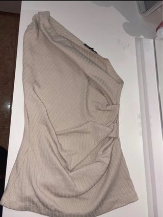 Top Zara asimétrico beige