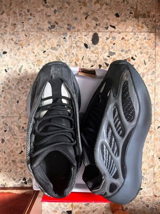 Adidas Yeezy 700 V3 Negro