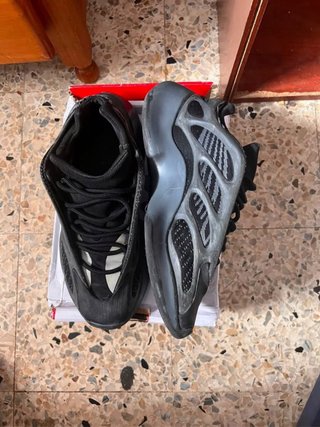 Adidas Yeezy 700 V3 Negro
