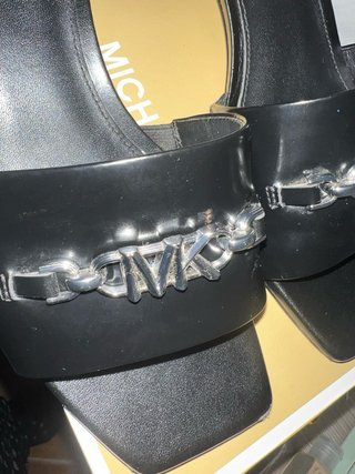 Mules Michael Kors Piel Tacón Negro Plata