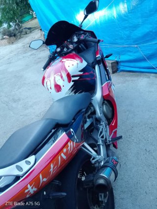 Honda CBR600 Sportbike Roja y Blanca
