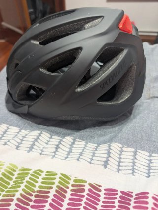 Casco Specialized con luz trasera