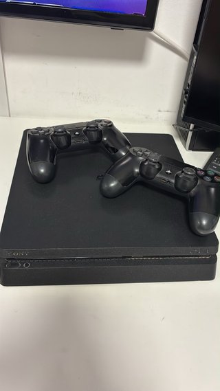 PS4 (Playstation 4) Negra slim