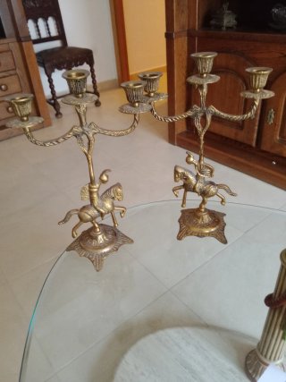 2 Candelabros de Metal Dorado