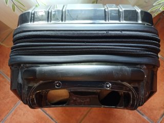 Maleta Rígida Negra texturizada marca Roncato.