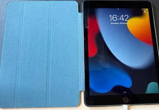 iPad Air A1566 128GB Plata + Funda + Cargador