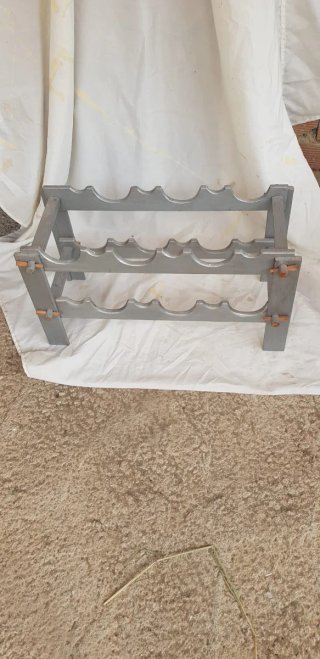 Botellero de madera gris