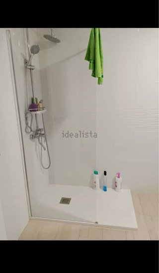 Se alquila piso de dos dormitorios