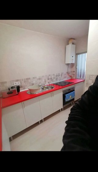 Se alquila piso de dos dormitorios
