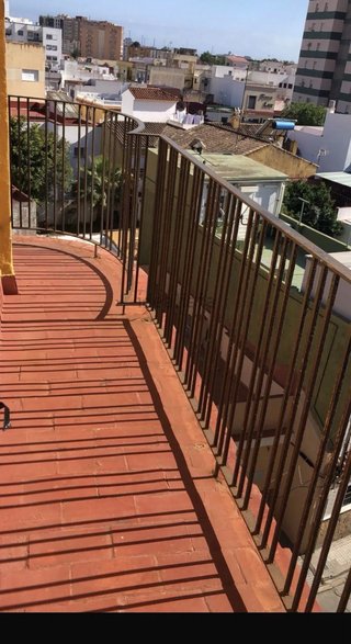 Se alquila piso de dos dormitorios