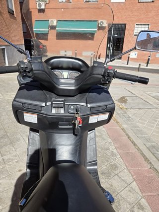 Suzuki Burgman 400cc Maxi Scooter
