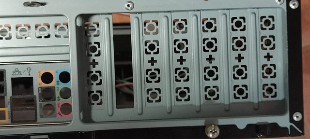 Caja PC Sobremesa Horizontal con Lector DVD LG