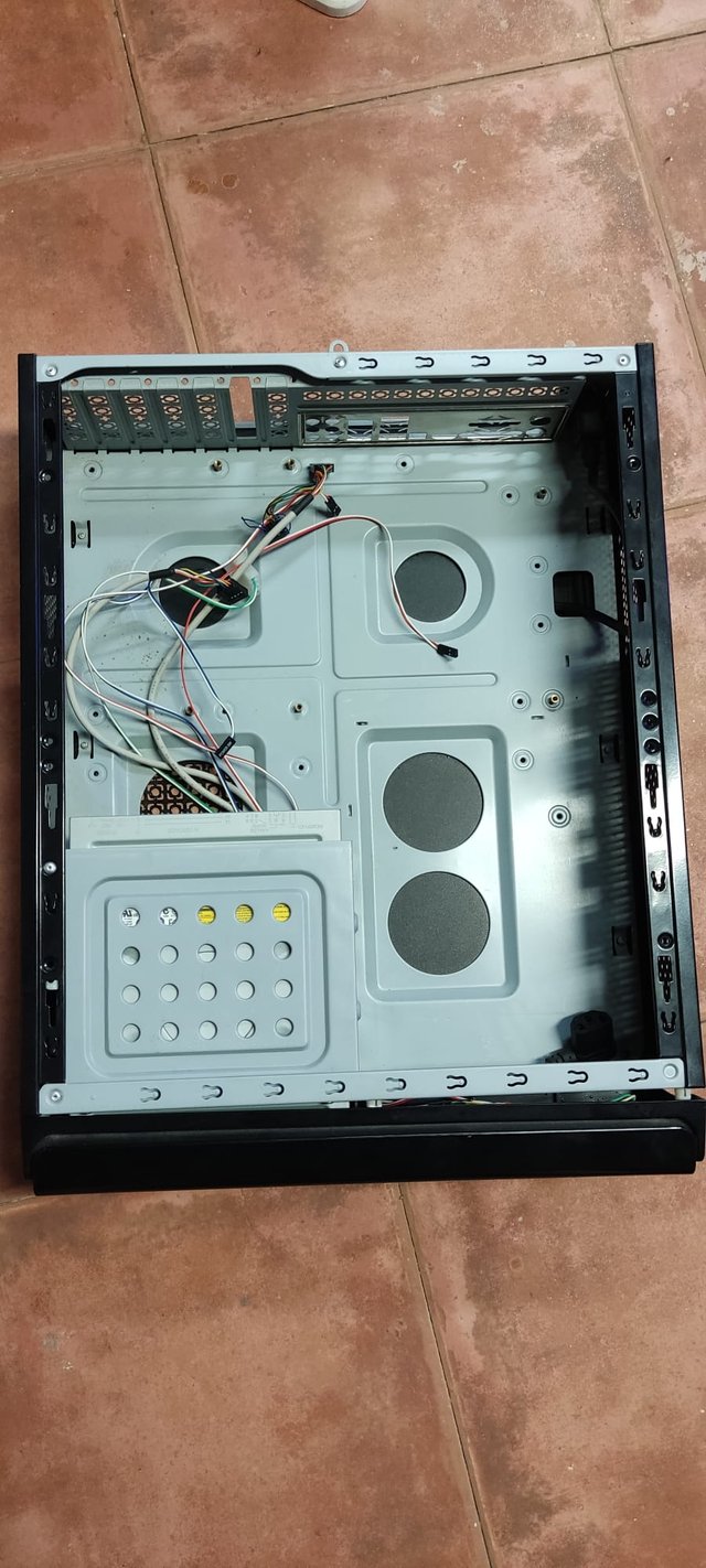 Caja PC Sobremesa Horizontal con Lector DVD LG