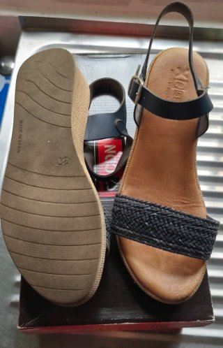 Sandali in pelle con zeppa T37
