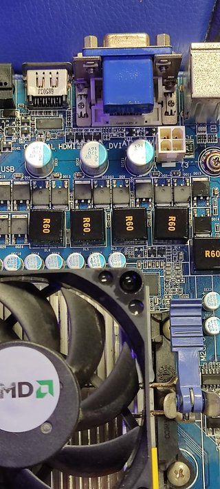 Placa Base Gigabyte con CPU AMD y Disipador