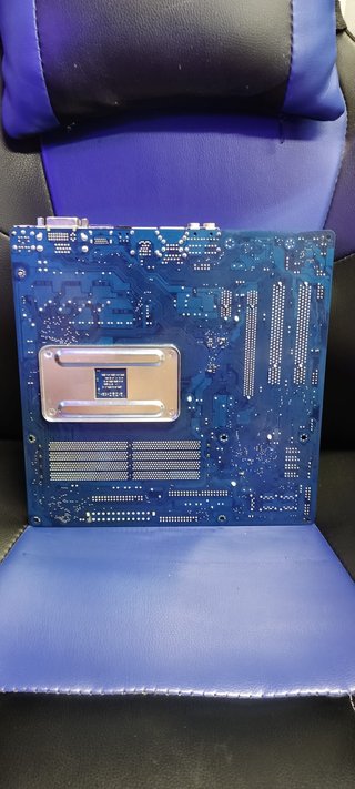 Placa Base Gigabyte con CPU AMD y Disipador