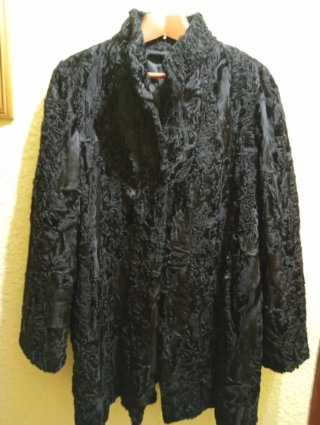 Abrigo de astracán negro