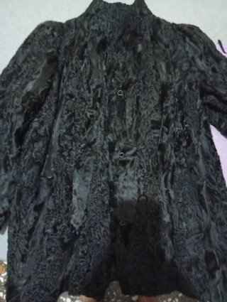 Abrigo de astracán negro