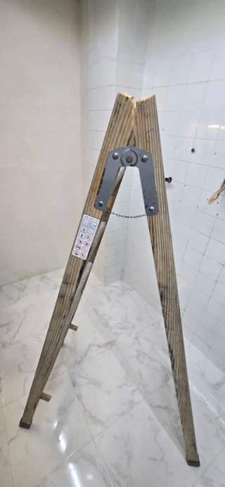 Escalera de madera plegable