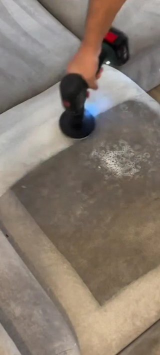 Limpieza y desinfección de colchones y sofás.